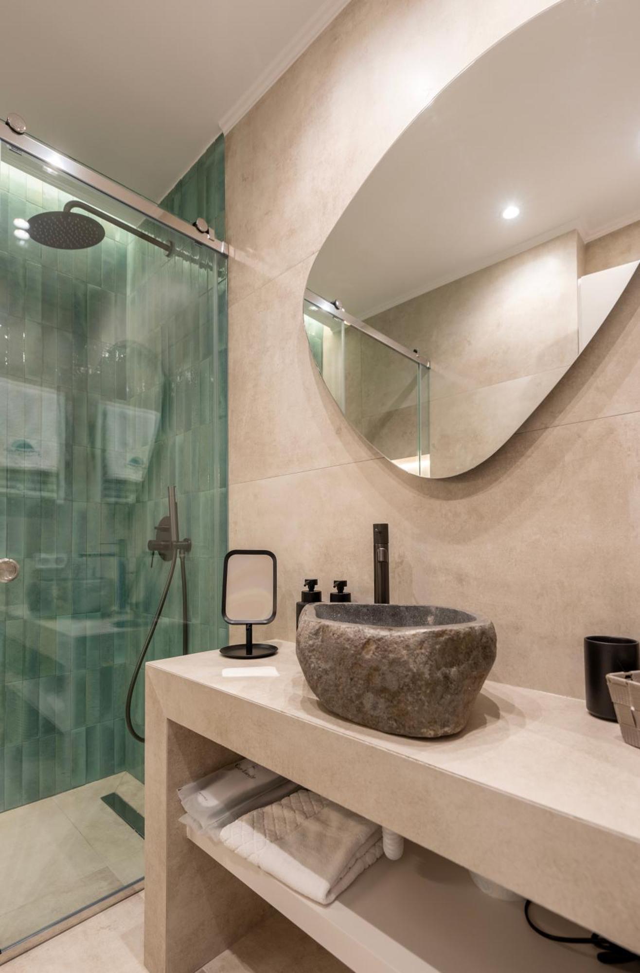 Derouse Eva Suite Jacuzzi & Sauna أثينا المظهر الخارجي الصورة