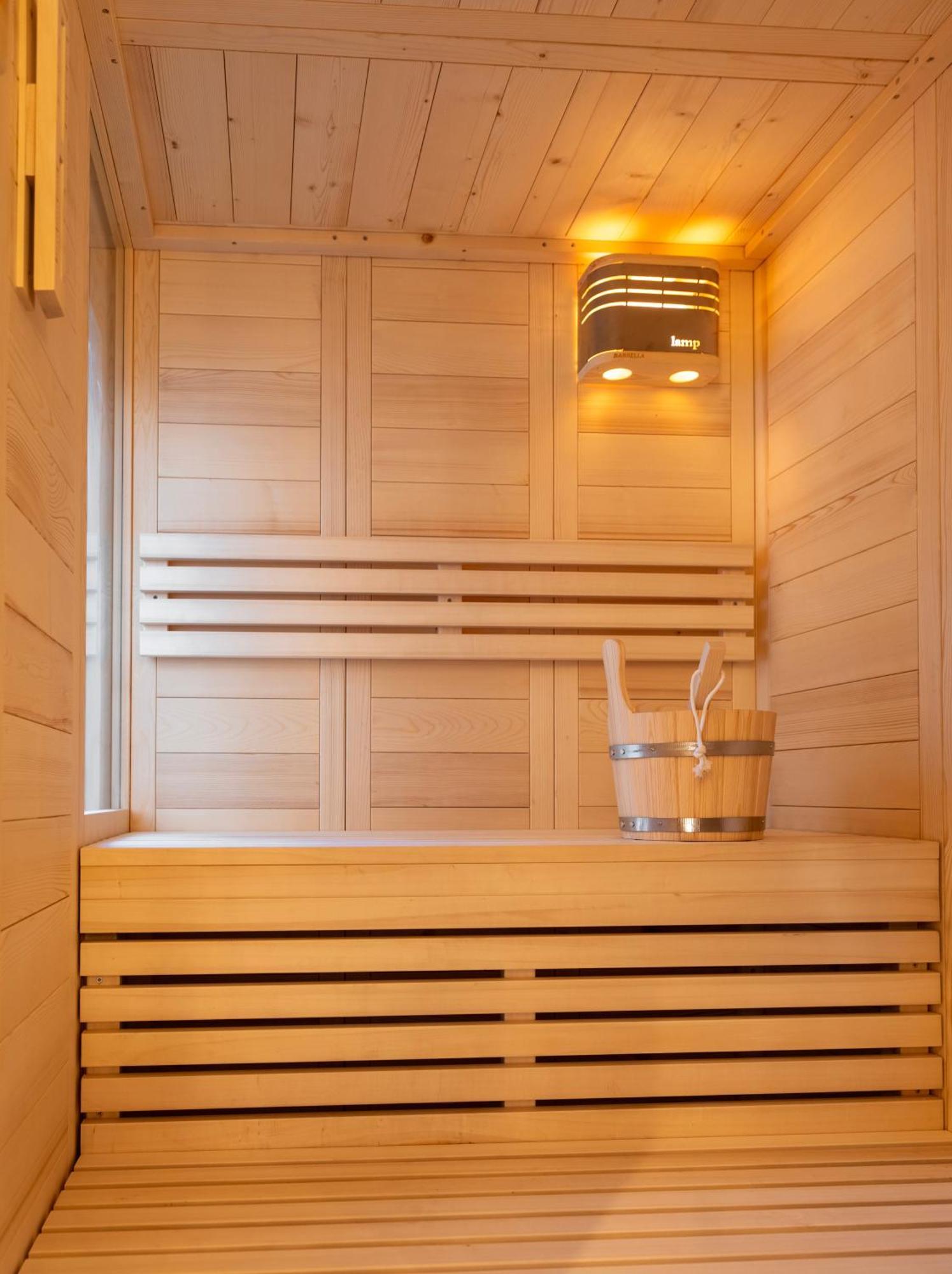 Derouse Eva Suite Jacuzzi & Sauna أثينا المظهر الخارجي الصورة