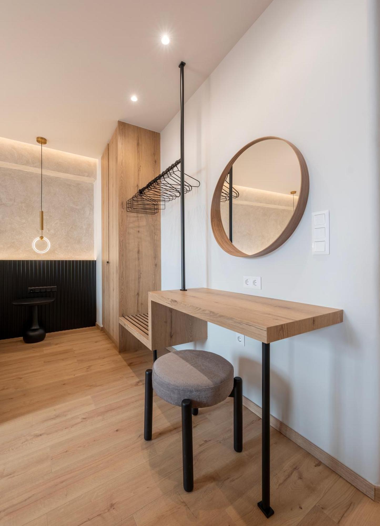 Derouse Eva Suite Jacuzzi & Sauna أثينا المظهر الخارجي الصورة